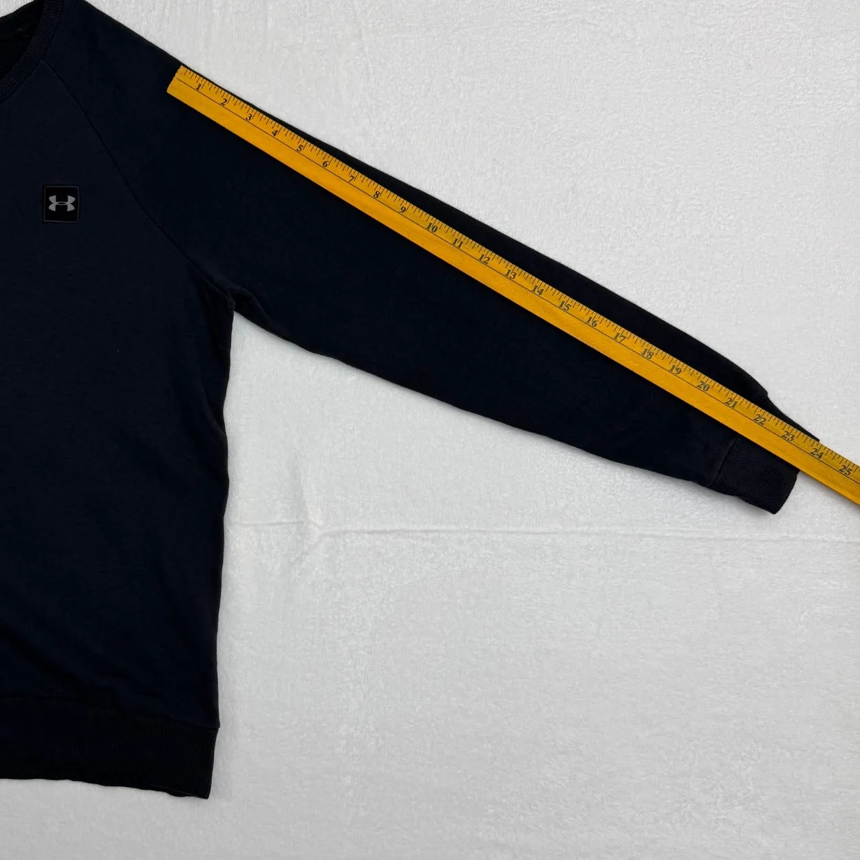Under Armour Essential Crewneck Sweatshirt – Black