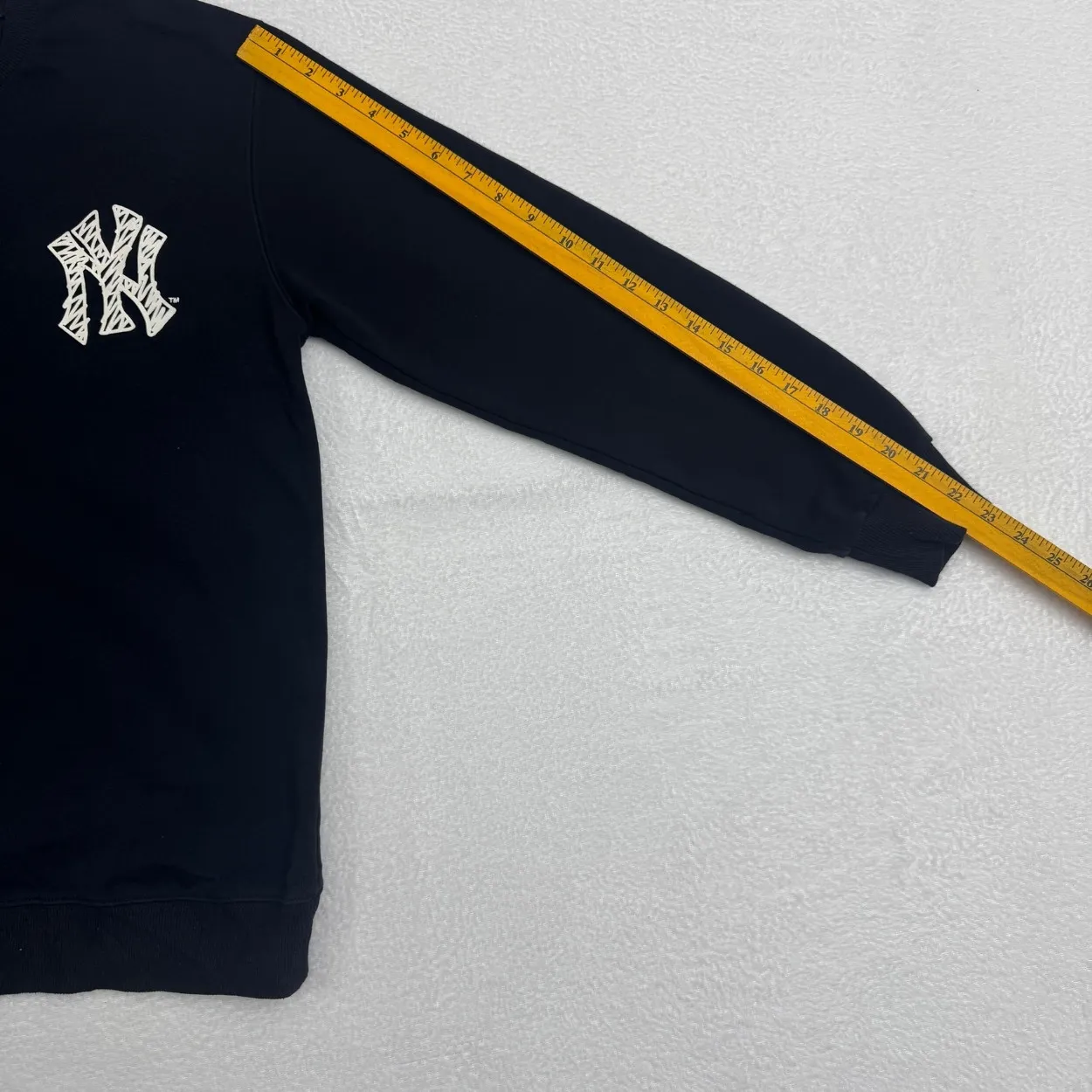 New York Yankees Embroidered Logo Crewneck Sweatshirt – Navy