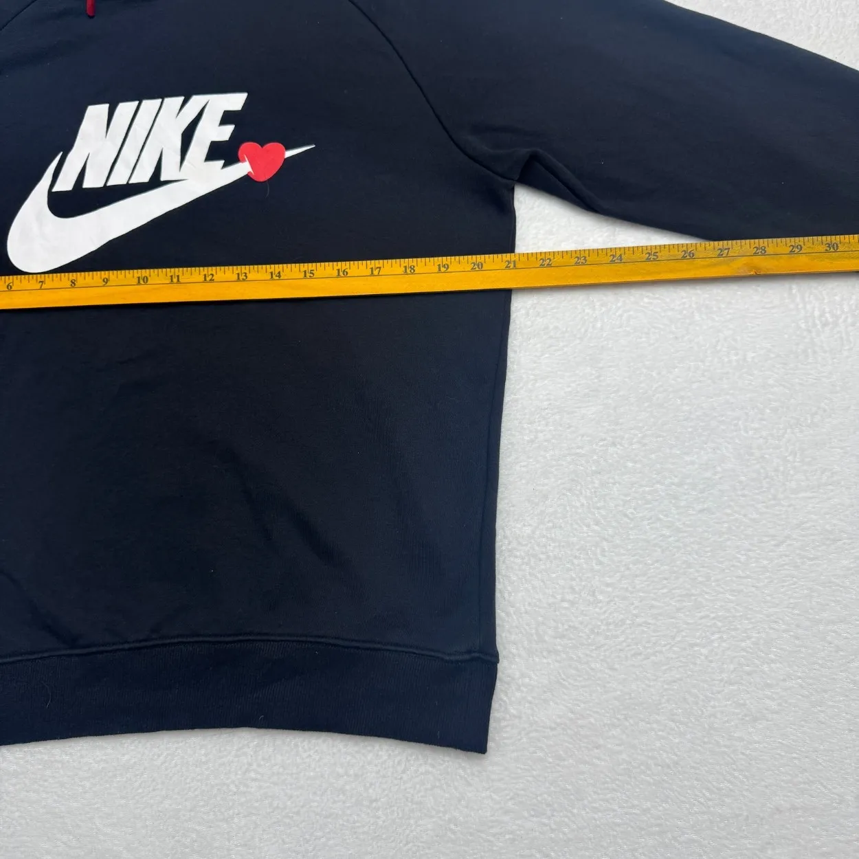 Nike Heart Swoosh Pullover Hoodie – Navy