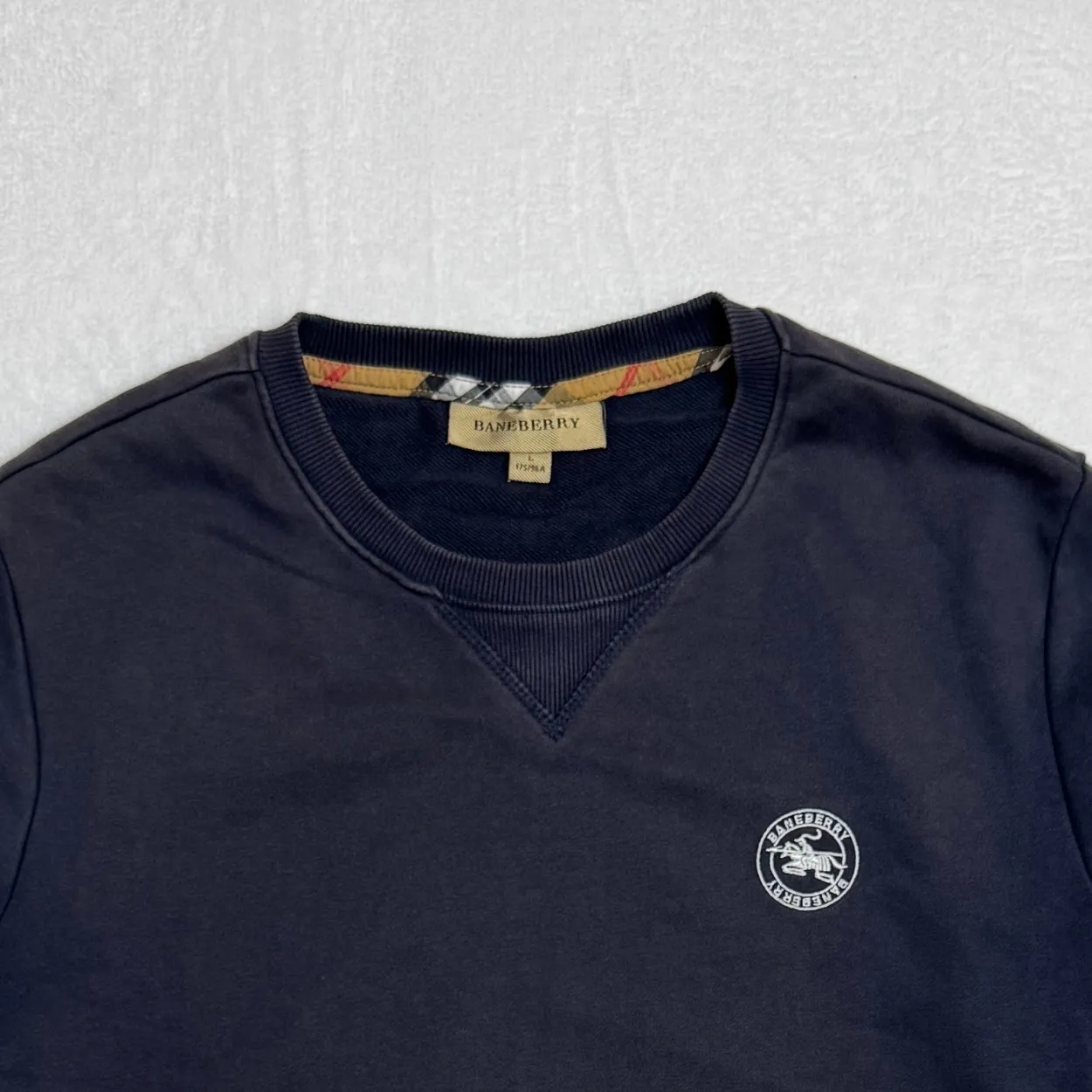 Burberry Crest Logo Crewneck Sweatshirt – Navy
