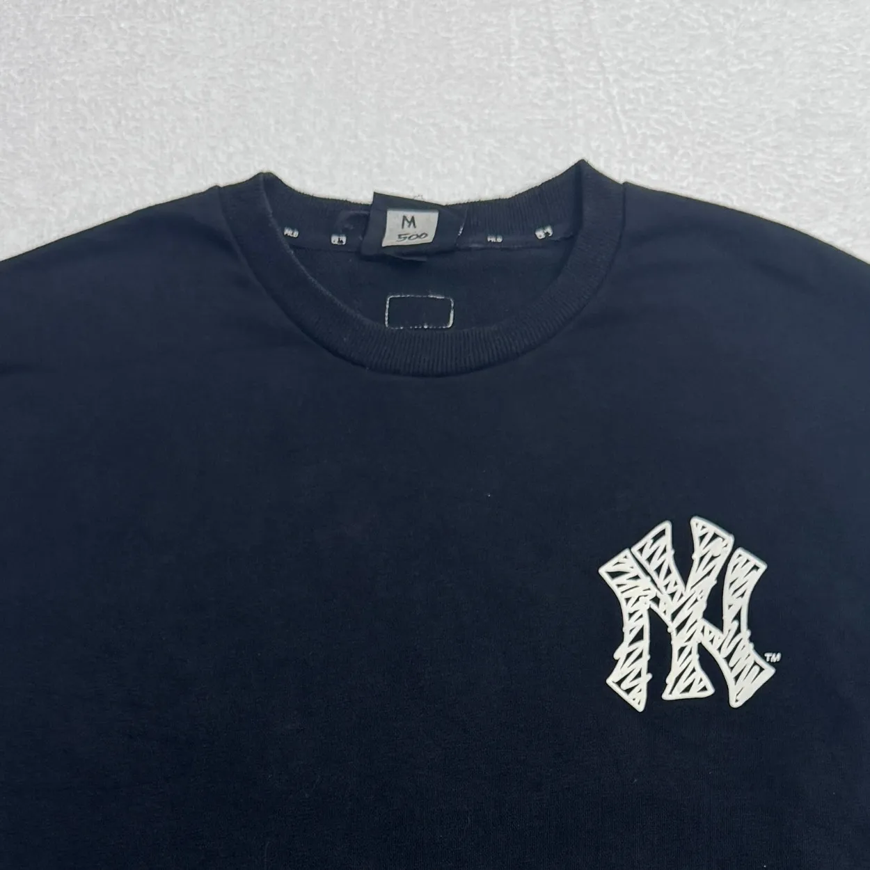New York Yankees Embroidered Logo Crewneck Sweatshirt – Navy