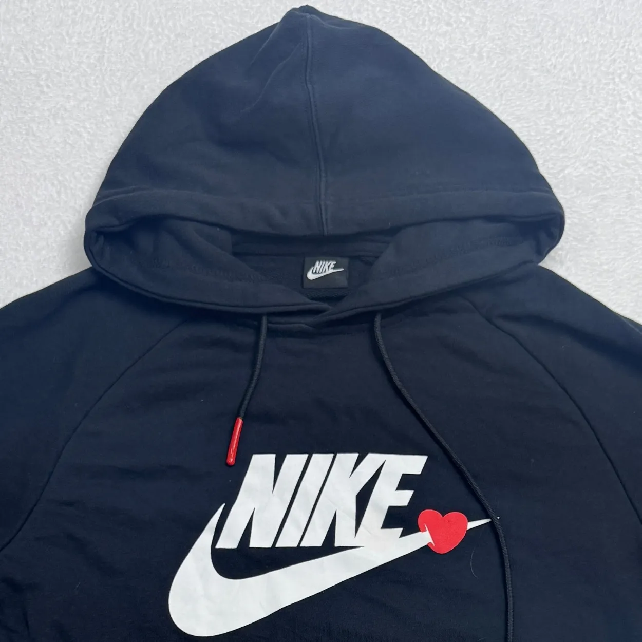 Nike Heart Swoosh Pullover Hoodie – Navy