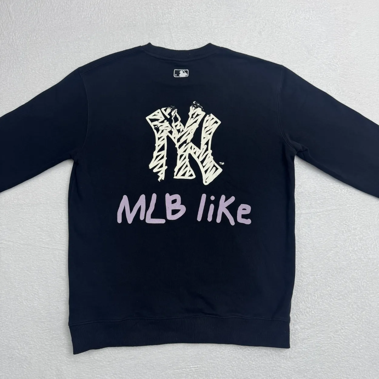 New York Yankees Embroidered Logo Crewneck Sweatshirt – Navy